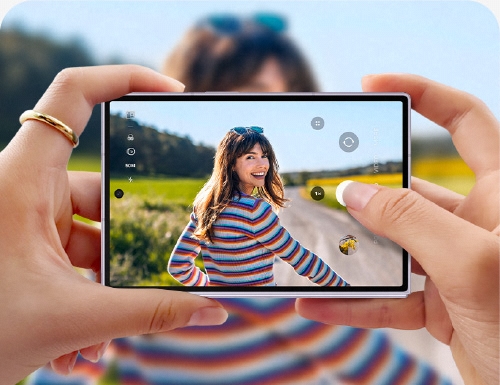 Posso scattare foto ricche di dettagli, anche di notte? Galaxy Z Fold8 integra un sistema Dual Camera ad alta risoluzione con fotocamera grandangolare e ultra-grandangolare da 50MP.
